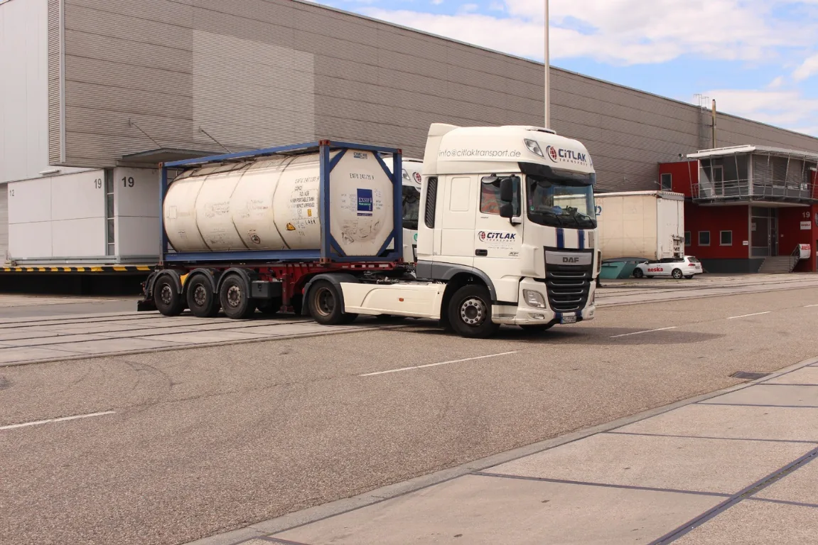 Tankcontainertransport von Citlak Transport
