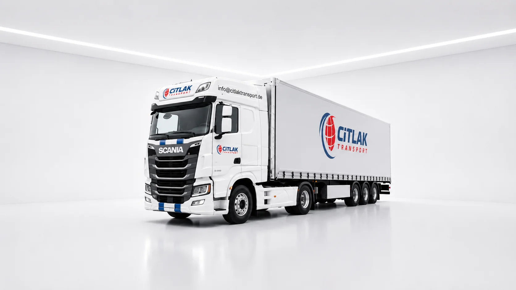 CITLAK Transport Sattelzug in weißer Halle